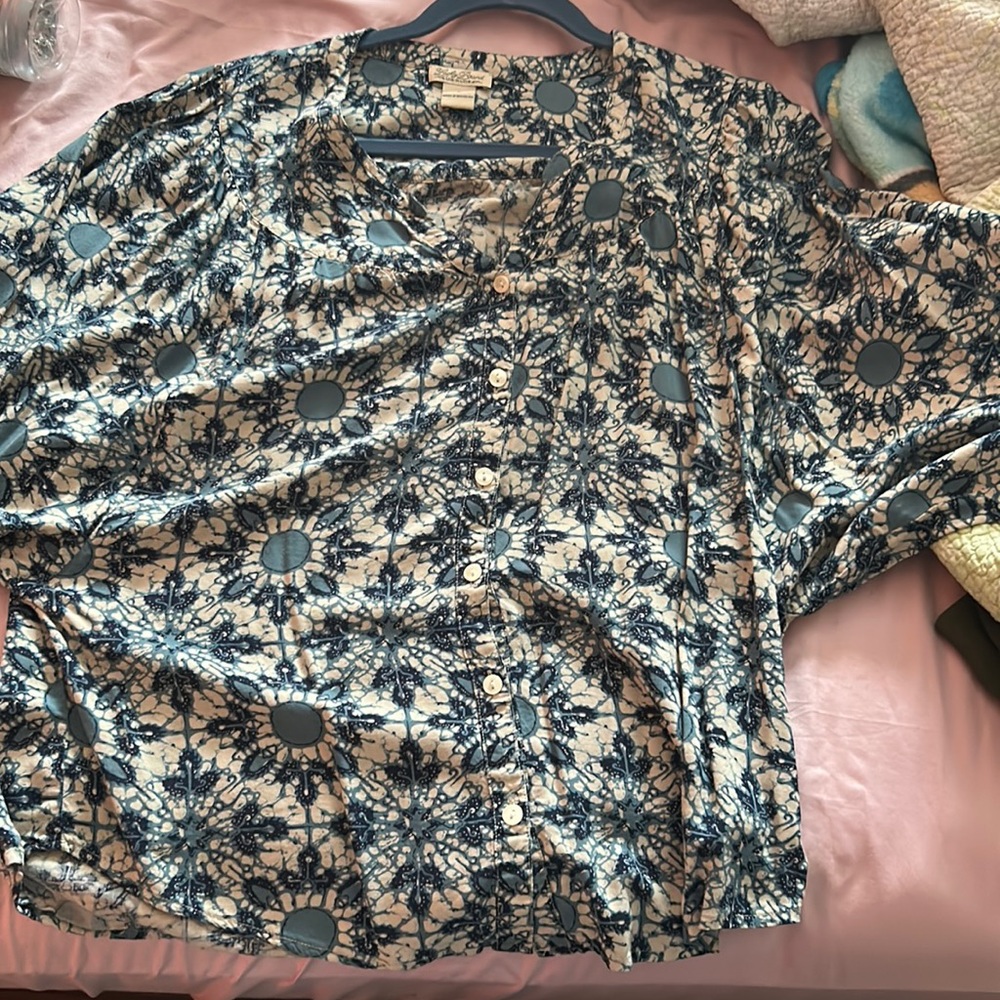 A cute blue and beige top very nice quality